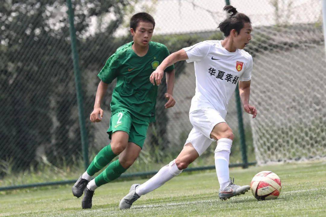  曼联青训小将梅开二度抢镜  